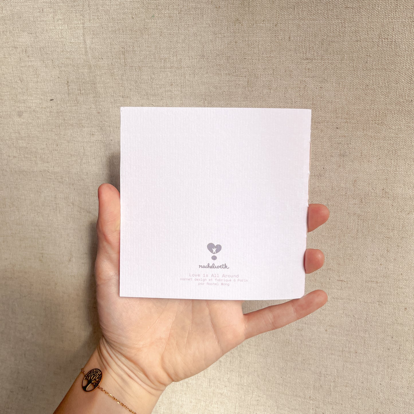 love is all around - carnet